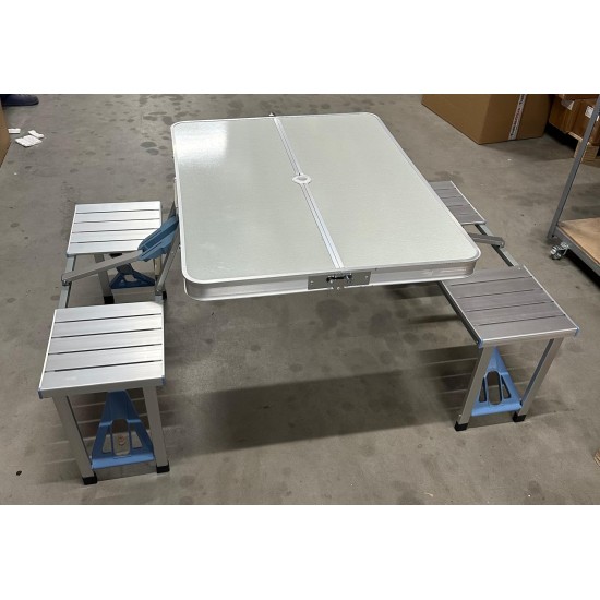 Set pliabil pentru camping cu masa si 4 scaune din aluminiu 
