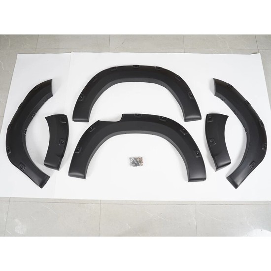 Overfendere Toyota hilux revo 2015+ cu suruburi decorative 