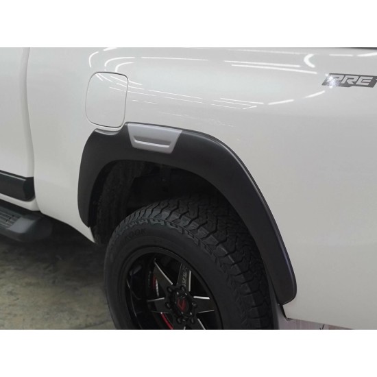 Overfendere aparatori de noroi TOYOTA HILUX REVO 2020+