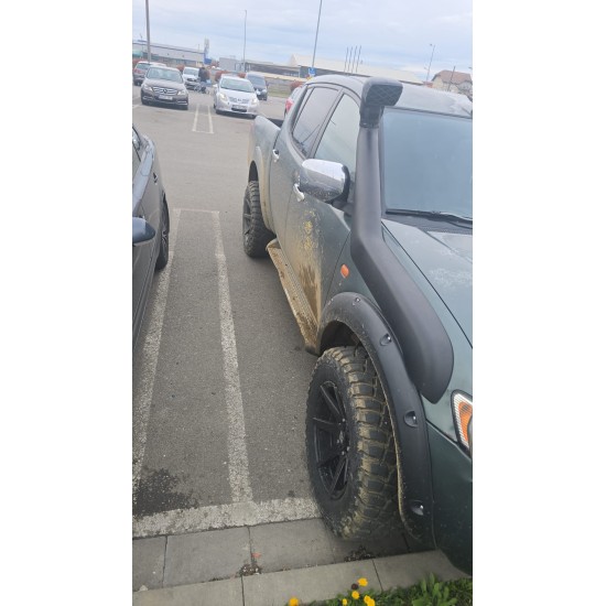 Overfendere aparatori de noroi pentru Mitsubishi Triton L200 anii 2005-2014 cu suruburi decorative 