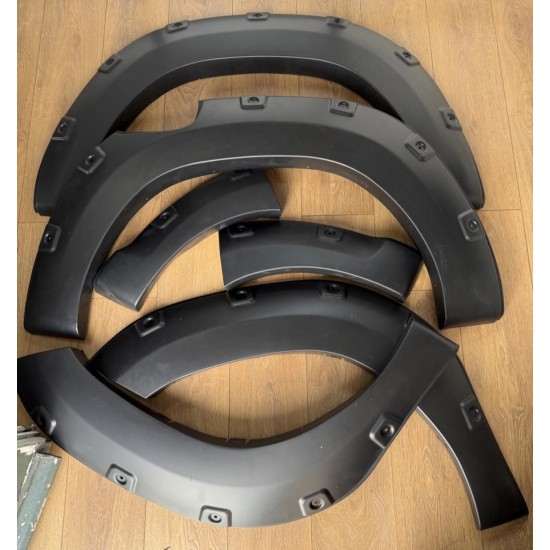 Overfendere aparatori de noroi Toyota hilux Vigo 2005-2012 cu suruburi decorative 