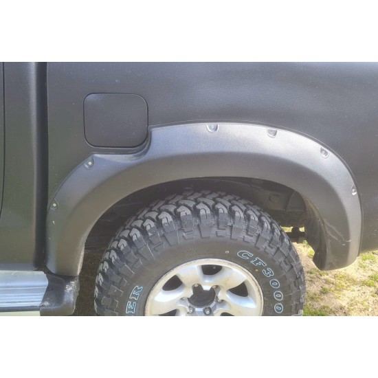 Overfendere aparatori de noroi Toyota hilux Vigo an fabricatie 2012-2015 cu suruburi decorative