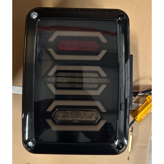 Stopuri LED Xprite G3 compatibile cu Jeep Wrangler JK/JKU 2007–2018 – Lentilă Fumurie, Plug & Play